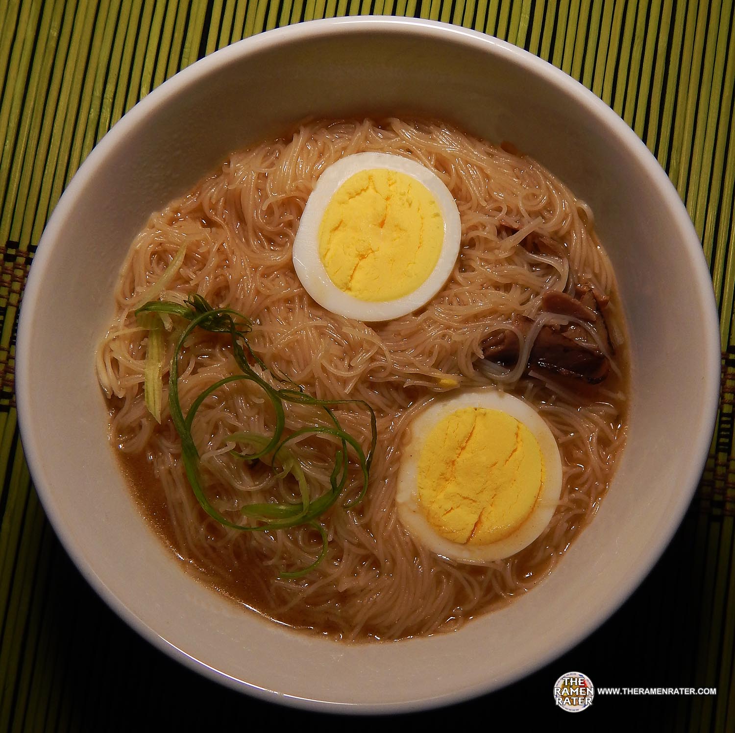 #1546: Nissin Demae Rice Vermicelli Beef Flavour - The Ramen Rater